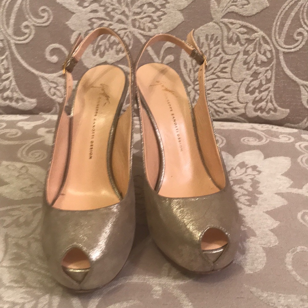 Gold Giuseppe Zanotti Slingbacks